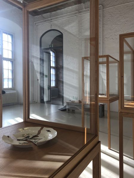 Meissen plates from the von Klemperer Collection (installation view)