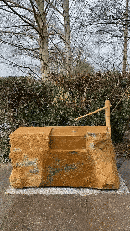 Stone for two hands and water high 1