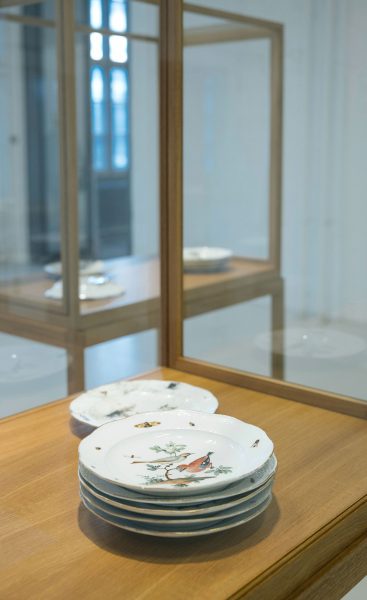 Meissen plates from the von Klemperer Collection (installation view)