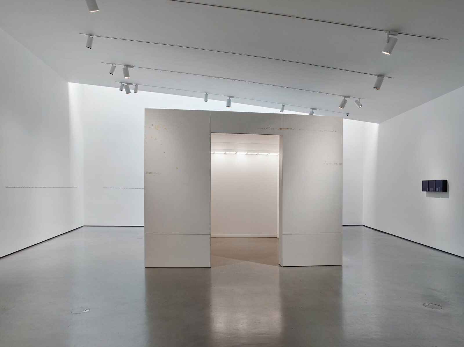 Playing with Fire: Edmund de Waal and Axel Salto, installation view