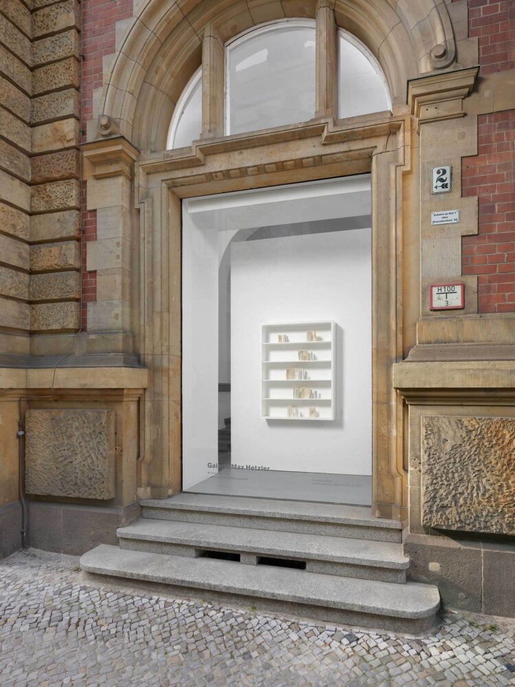 Edmund de Waal Galerie Maz Hetzler Window 3