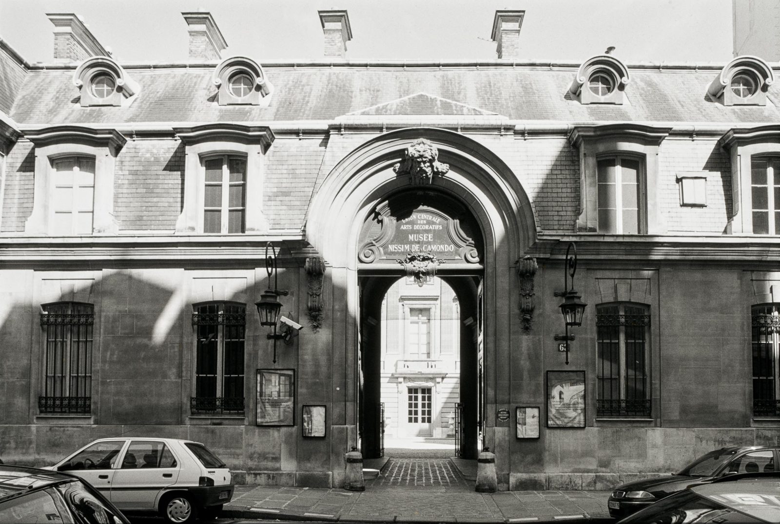 Porte cochère du musée Nissim de Camondo, 63, rue de Monceau,  vers 2007
