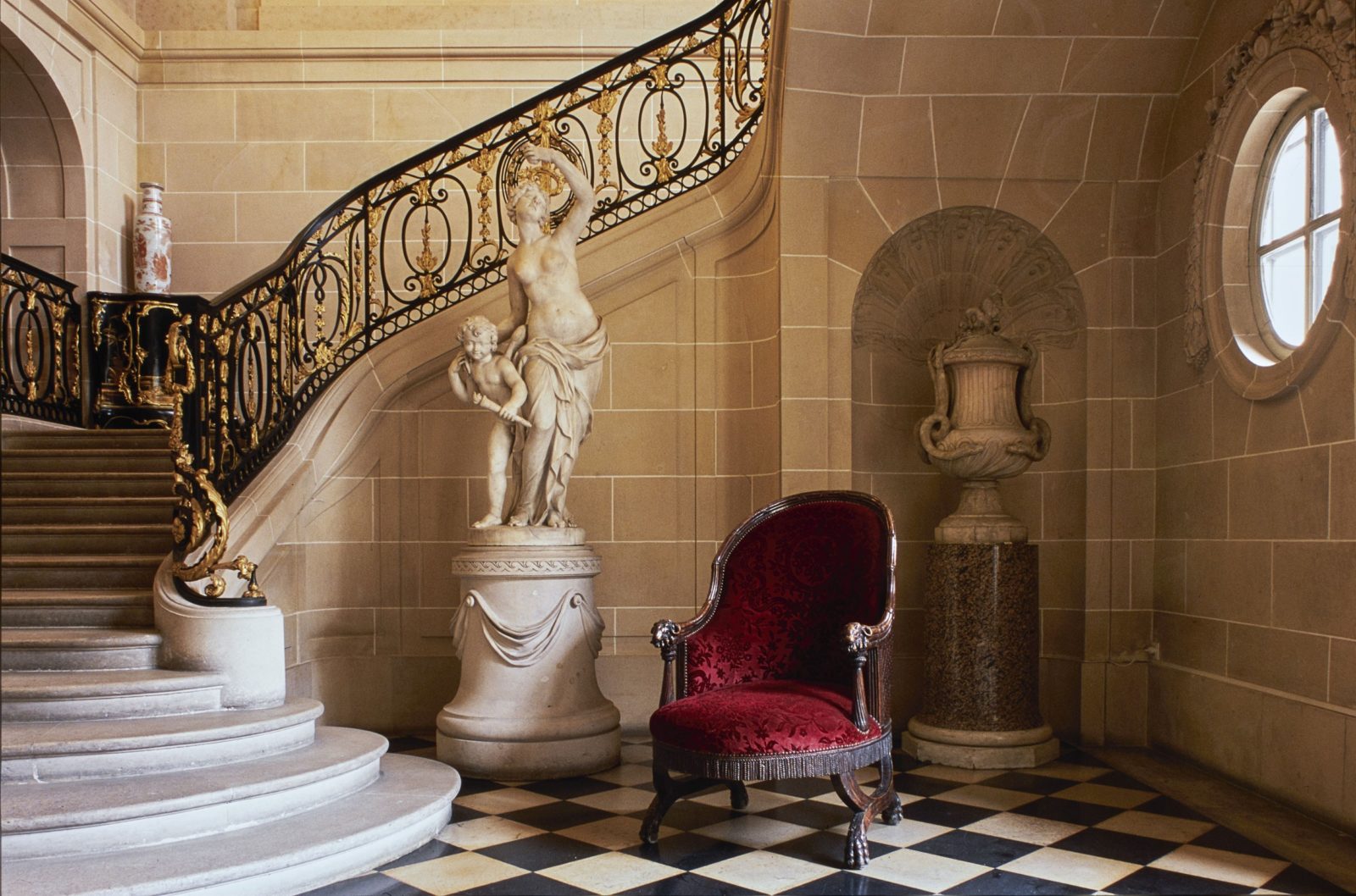 Edmund de Waal Letters to Camondo Hall entree c MAD Paris Photo Jean Marie del Moral