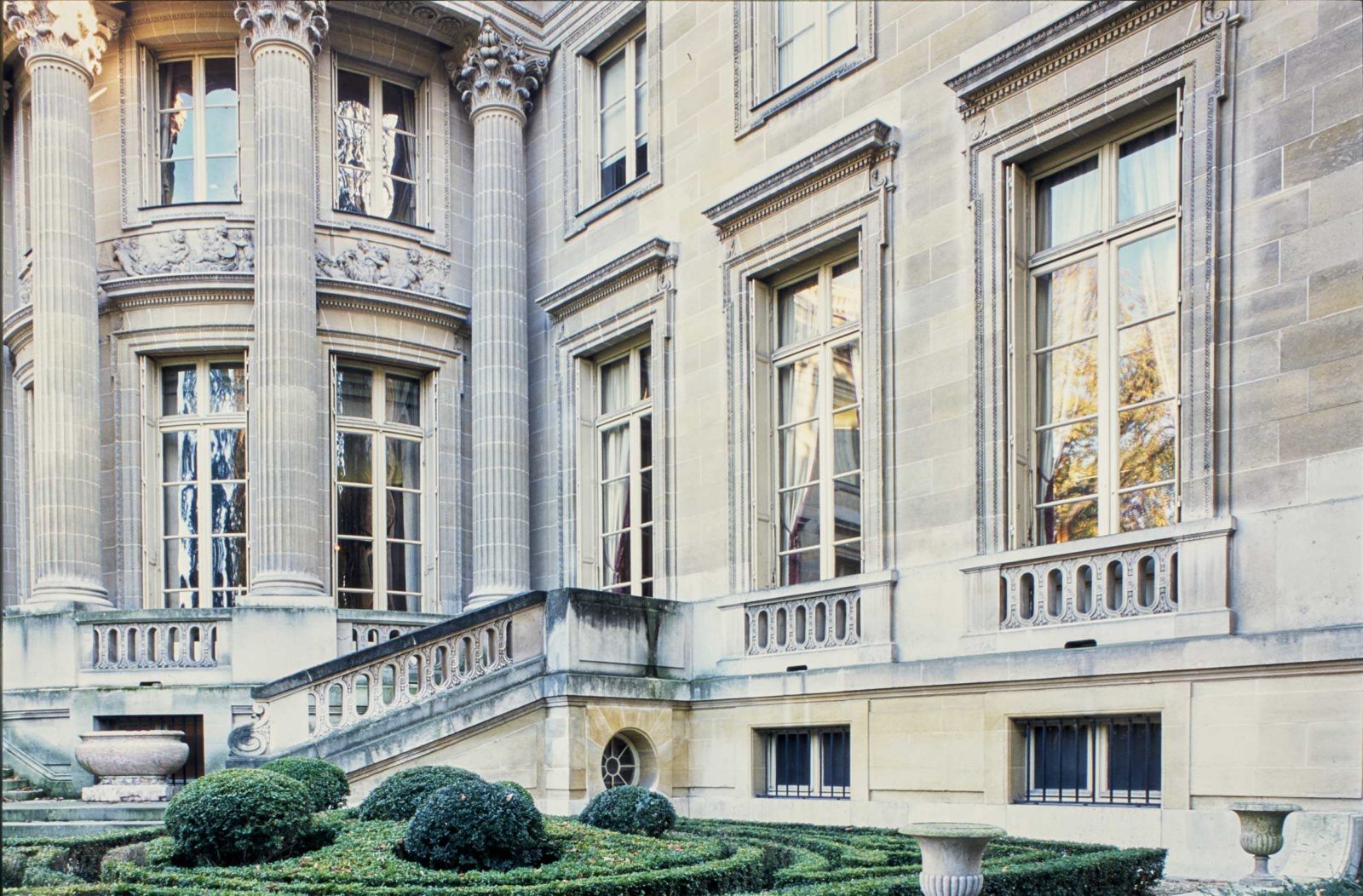 Edmund de Waal Letters to Camondo Musee cote jardin c MAD Paris Photo Jean Marie del Moral