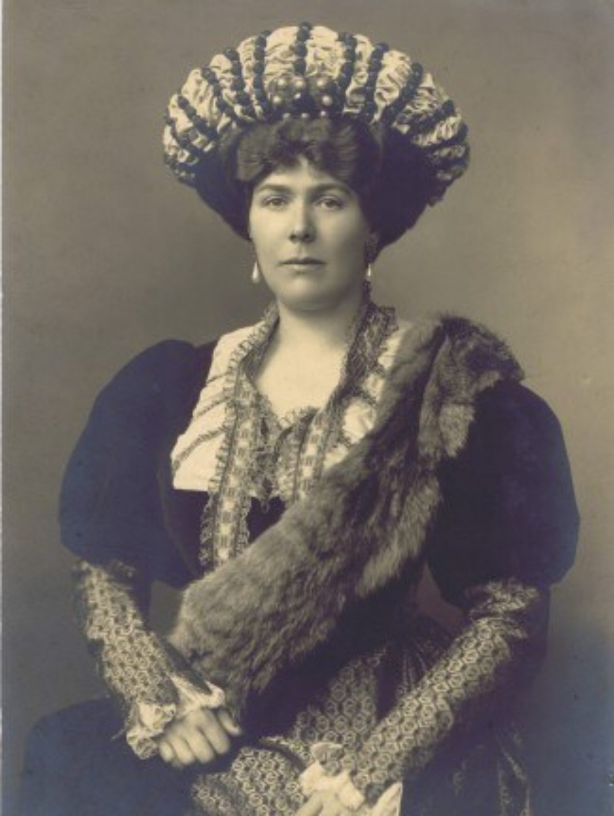 42 Emmy Titian No Frame Book Gallery Portrait